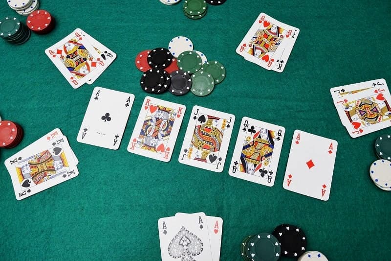 Nghiên cứu bản chất game tá lả là bài gì?
